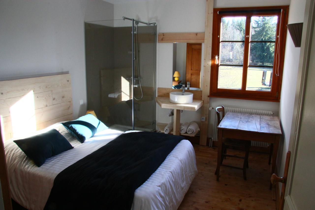 Auberge De La Perdrix Hauterive-la-Fresse Esterno foto