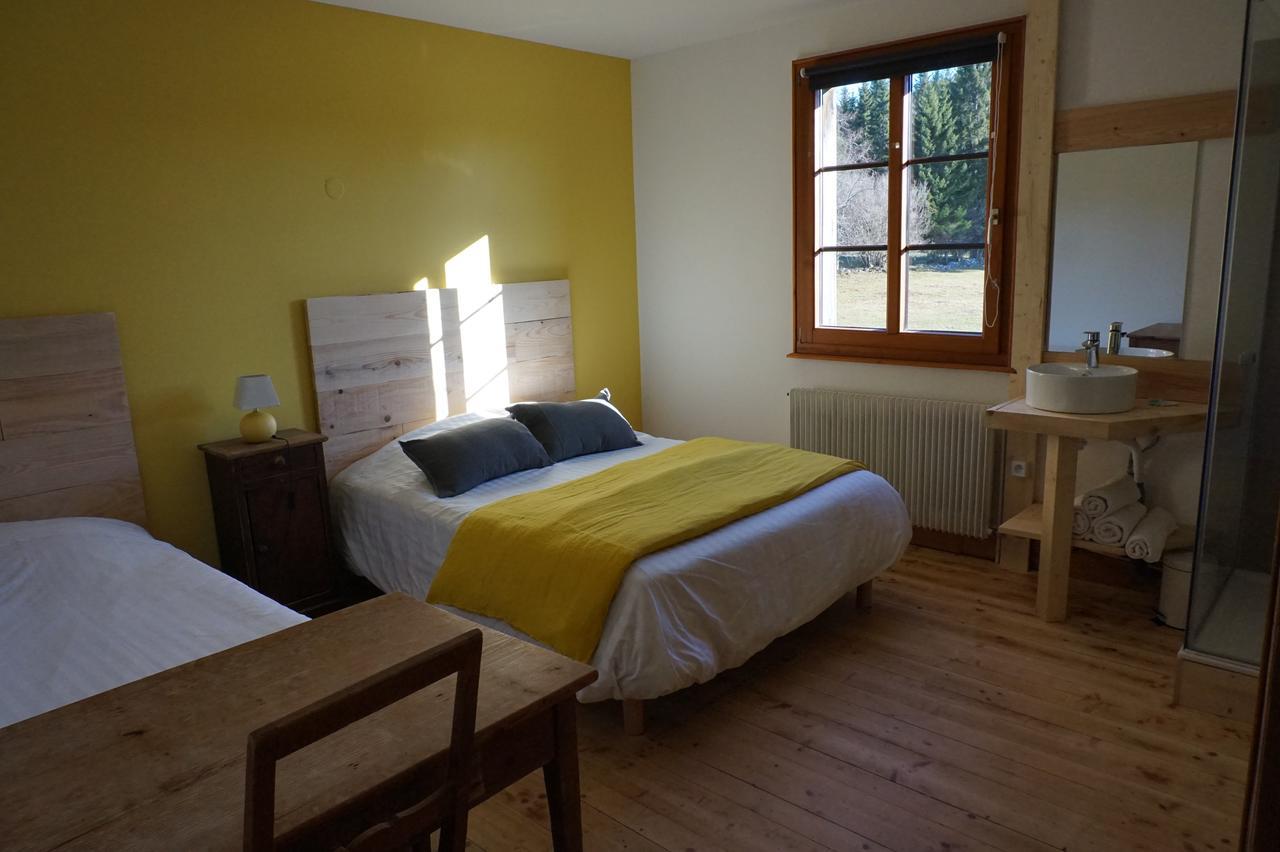 Auberge De La Perdrix Hauterive-la-Fresse Esterno foto