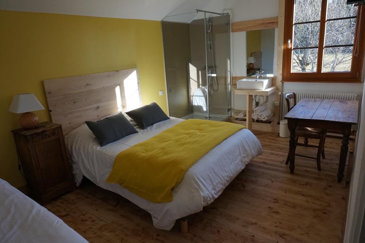 Auberge De La Perdrix Hauterive-la-Fresse Esterno foto