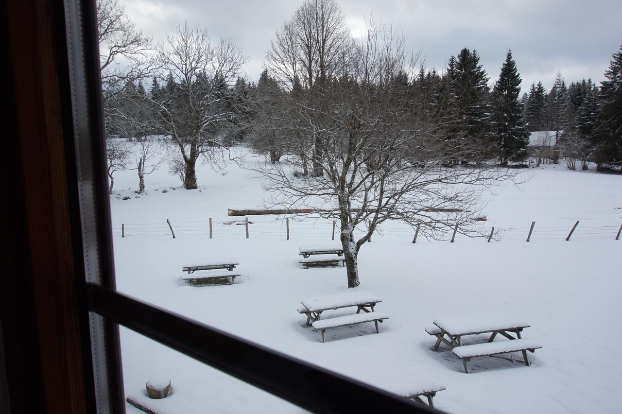 Auberge De La Perdrix Hauterive-la-Fresse Esterno foto