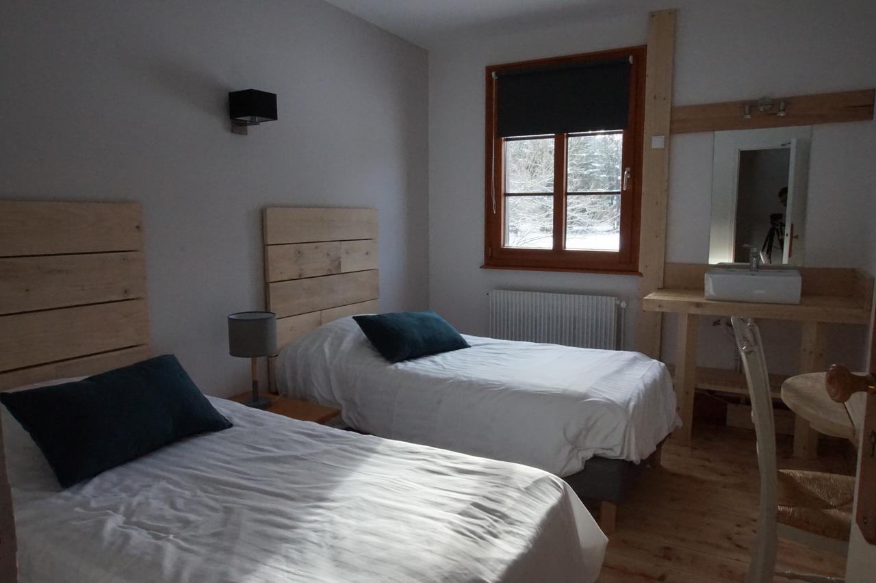 Auberge De La Perdrix Hauterive-la-Fresse Esterno foto