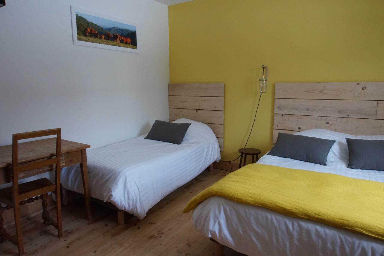 Auberge De La Perdrix Hauterive-la-Fresse Esterno foto