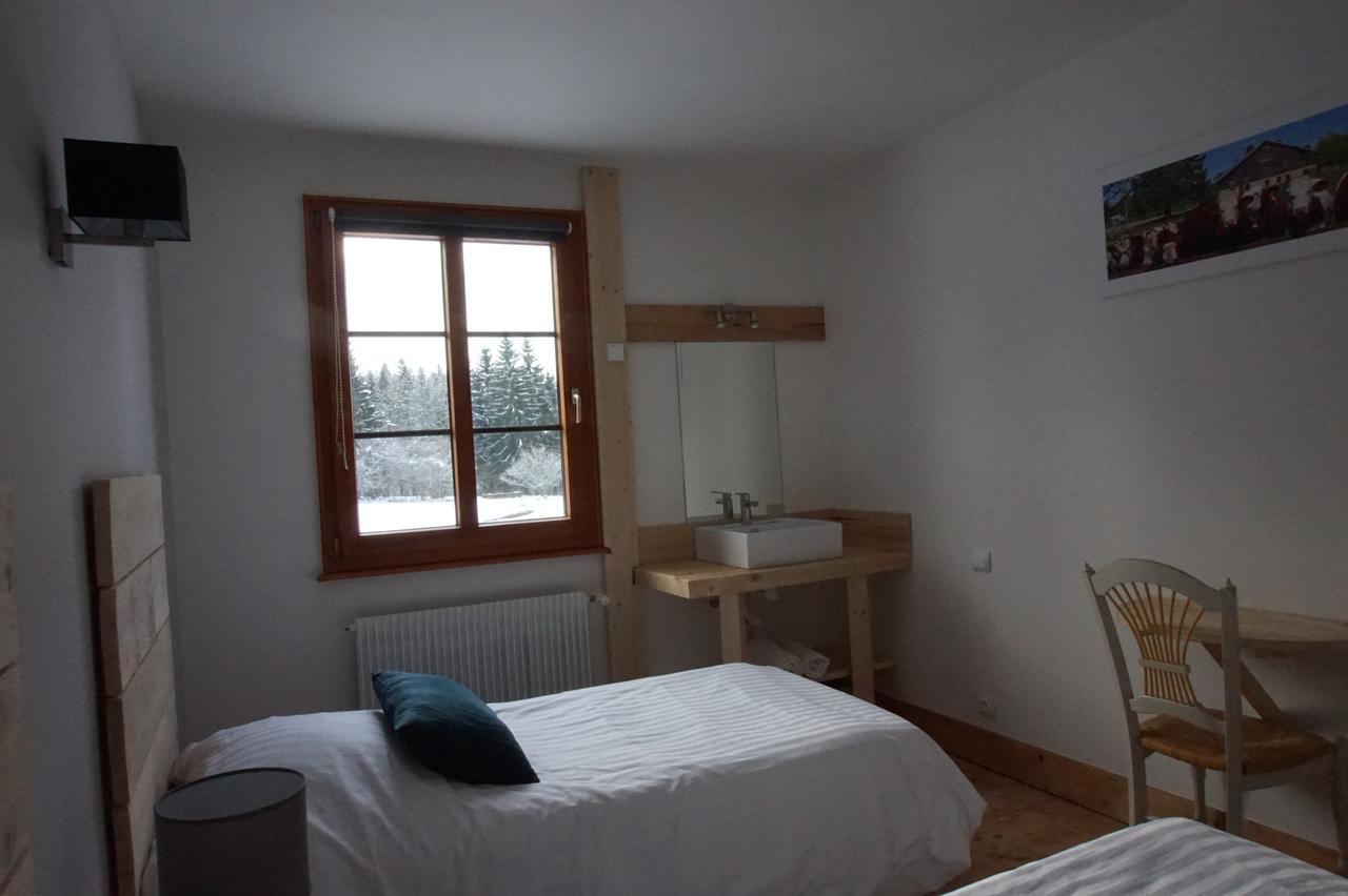 Auberge De La Perdrix Hauterive-la-Fresse Esterno foto