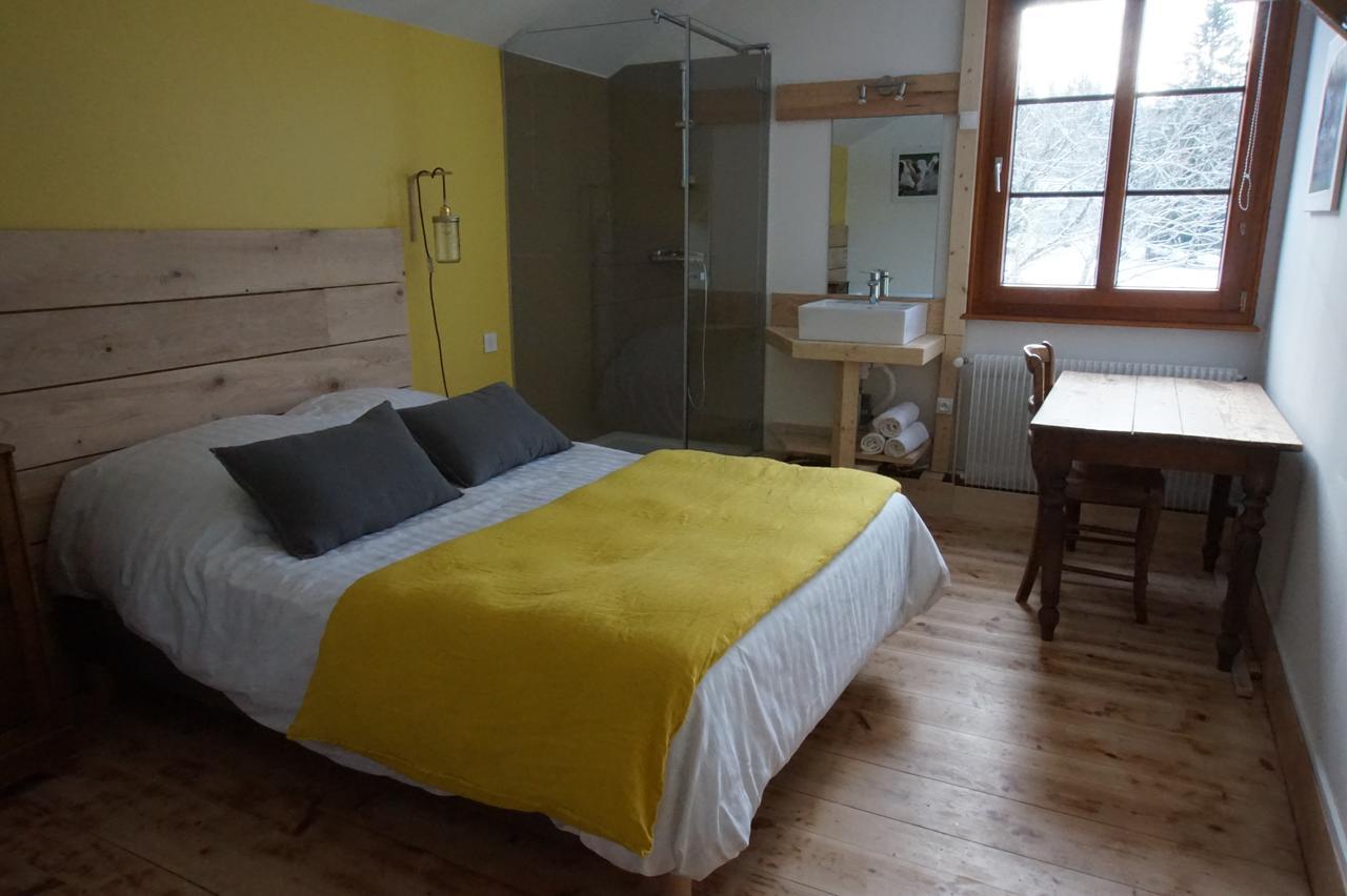 Auberge De La Perdrix Hauterive-la-Fresse Esterno foto