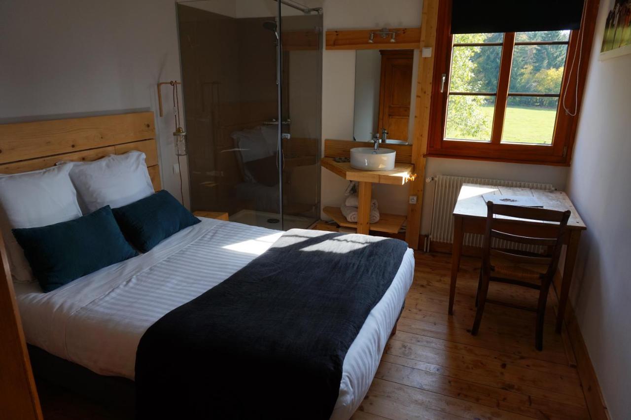 Auberge De La Perdrix Hauterive-la-Fresse Esterno foto