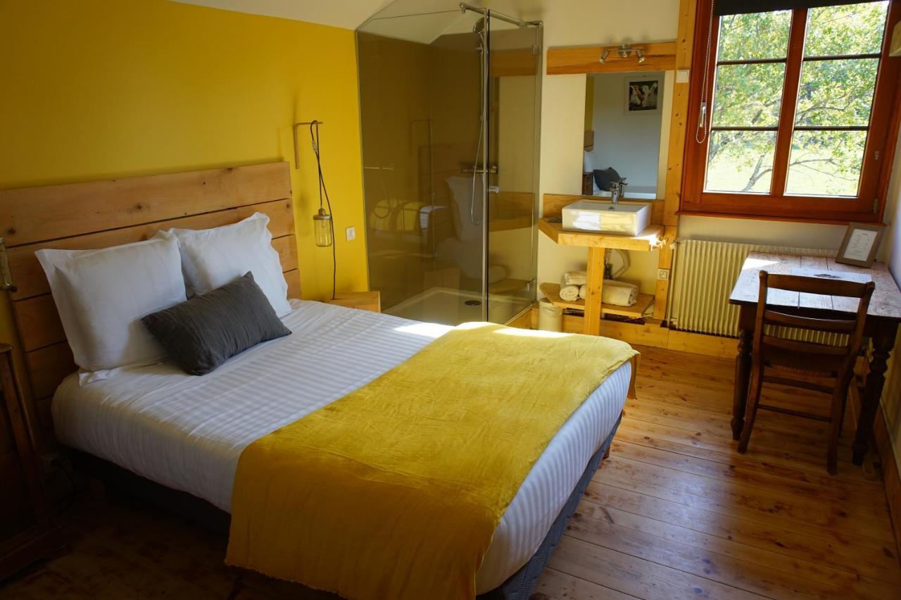 Auberge De La Perdrix Hauterive-la-Fresse Esterno foto