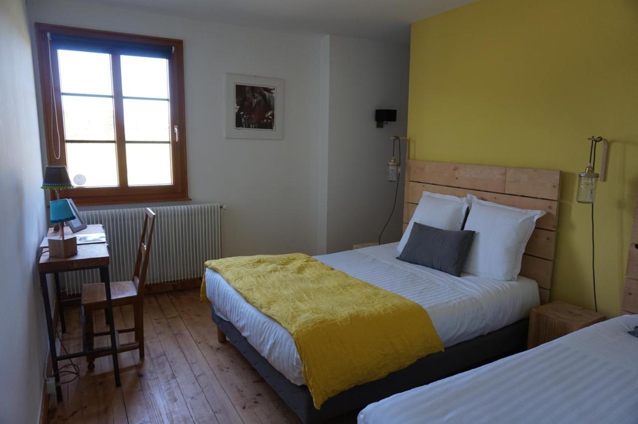 Auberge De La Perdrix Hauterive-la-Fresse Esterno foto