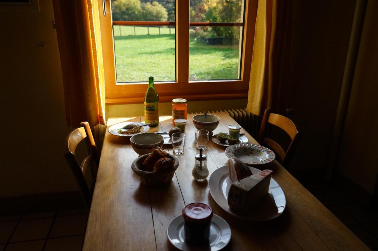 Auberge De La Perdrix Hauterive-la-Fresse Esterno foto